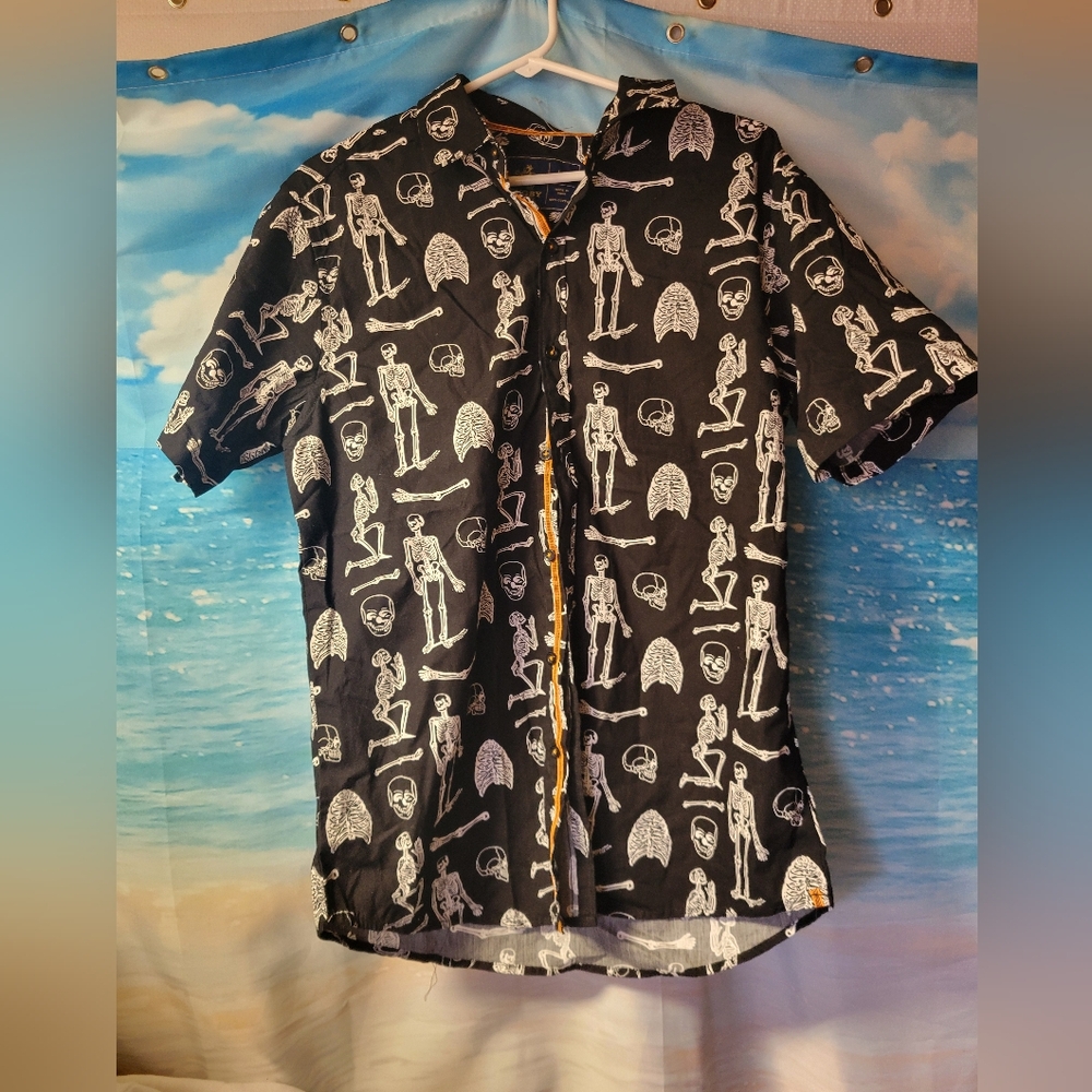 Rugby University NWOT Mens Button Down‎ Short Sleeve Skeleton Shirt Size Large